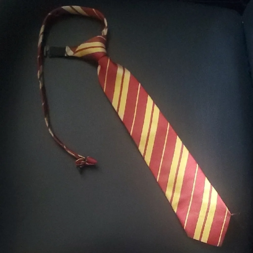 Harry Potter Classic Red and Gold Striped boy’s Unisex Tie‎ 12-1/2